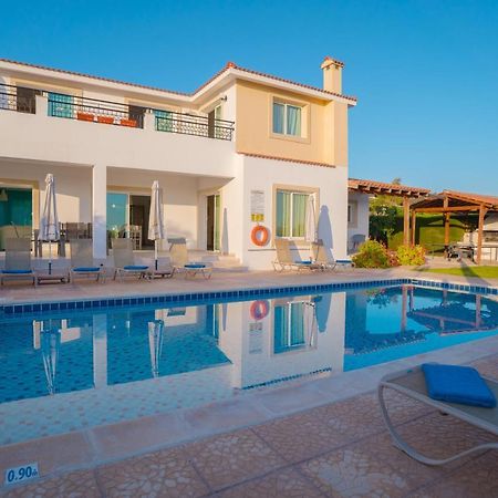 Bella Katerina By Prestige Bookings Coral Bay Exterior photo
