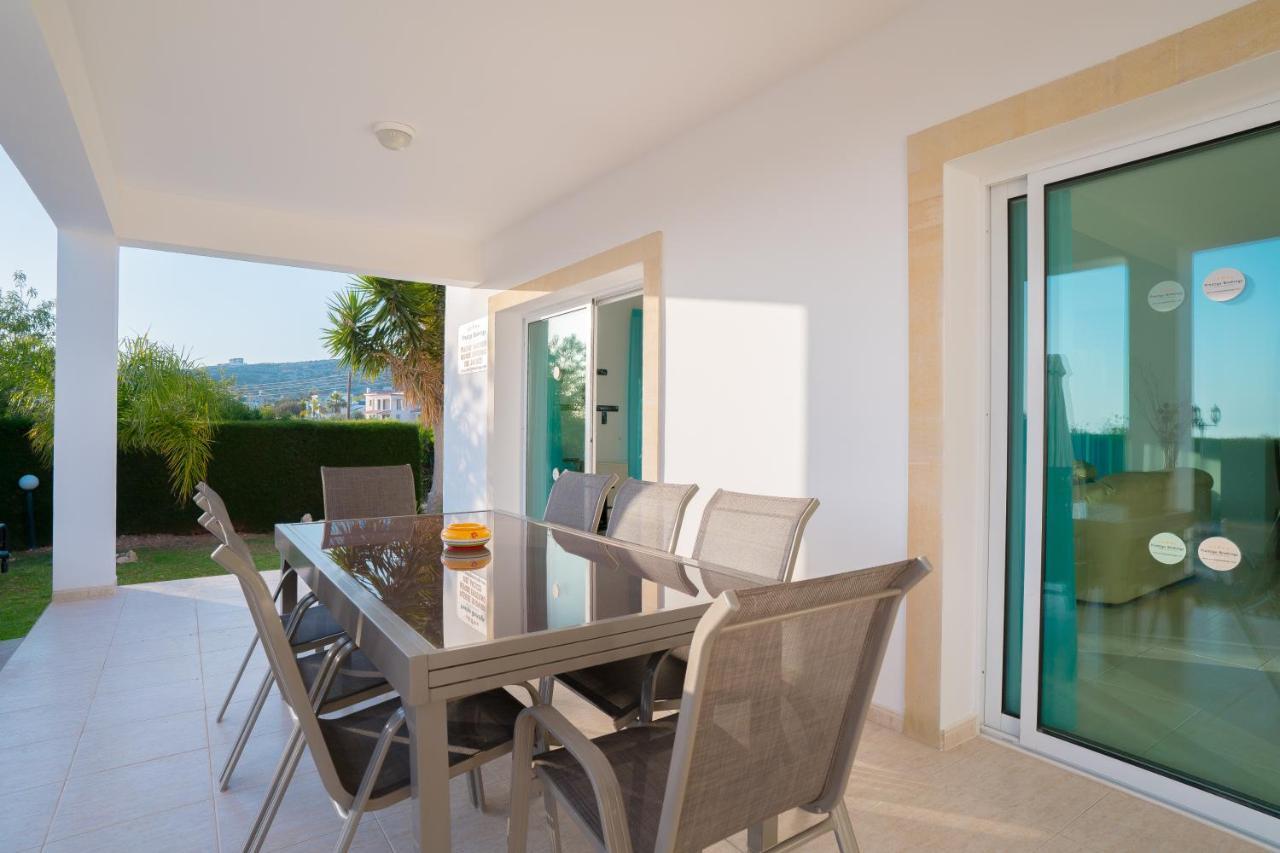Bella Katerina By Prestige Bookings Coral Bay Exterior photo